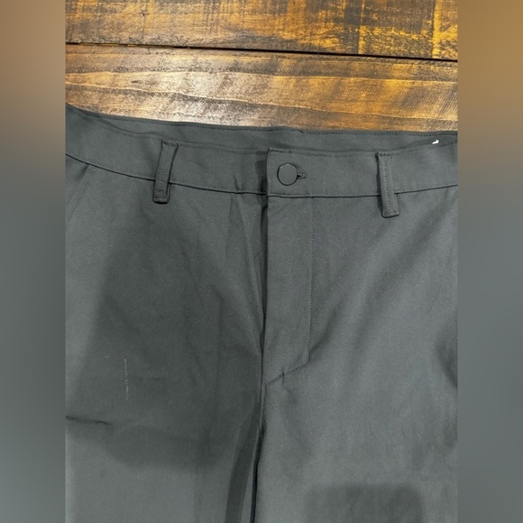 Men’s Old Navy flex shorts 32 - Picture 3 of 5